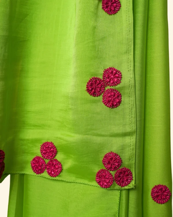 Retro Parrot Green Semi Crepe Fabric Rose Pink Singular patter border Saree - Image 3