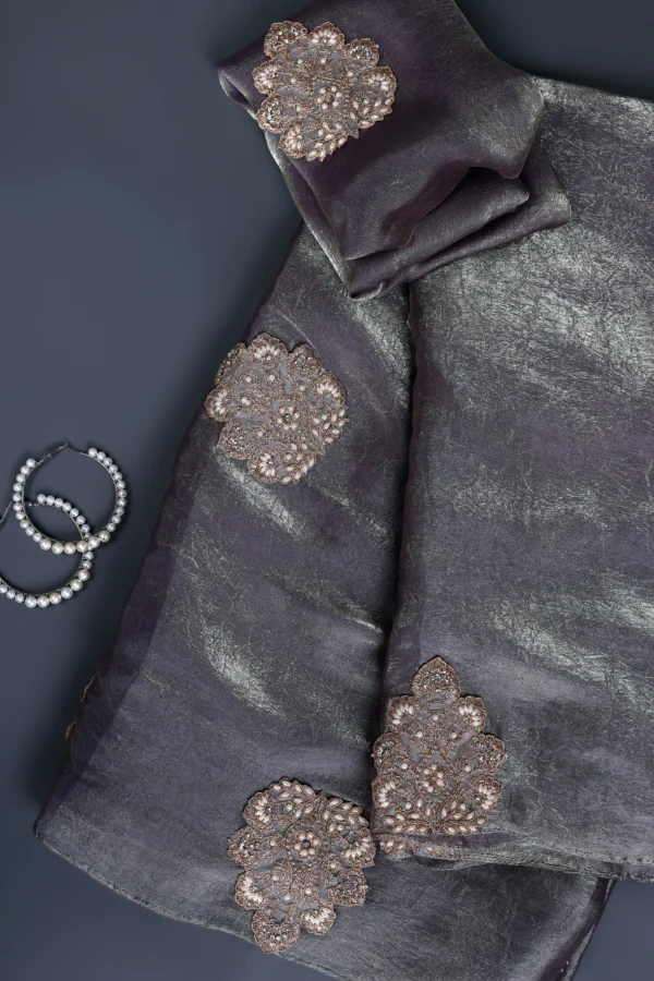 Magnificient Mauve Handcrafted zari Patch Border Saree - Image 2