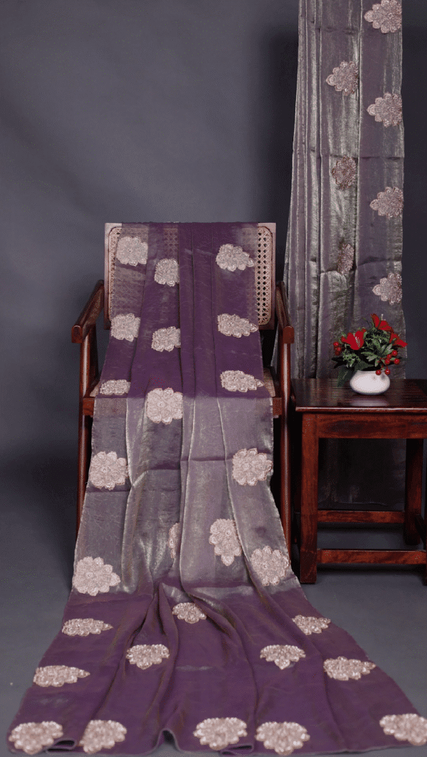 Magnificient Mauve Handcrafted zari Patch Border Saree - Image 4